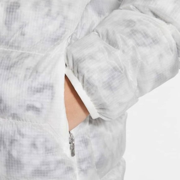 NWT Nike Sportswear Women's Puffer Jacket, L - Picture 6 of 9